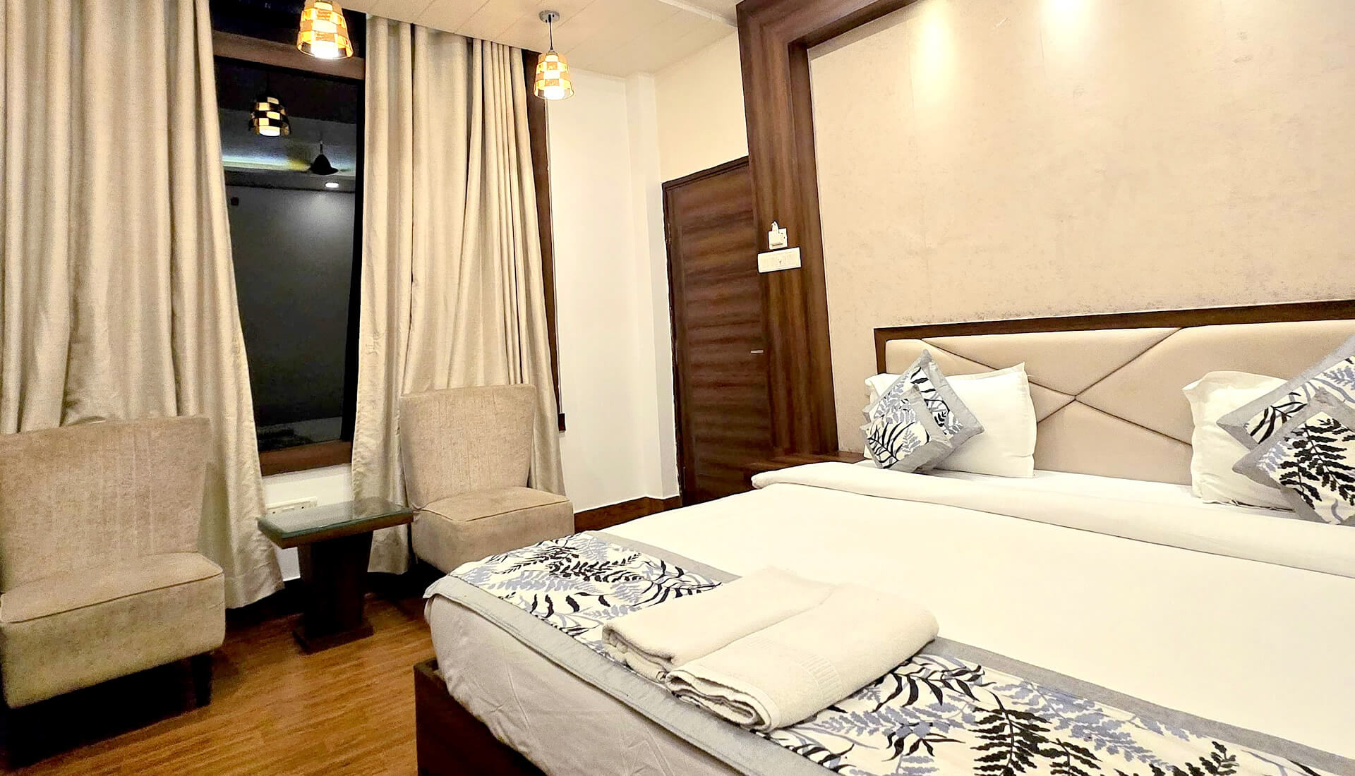 Premium Deluxe Rooms || Rashmi Guest House