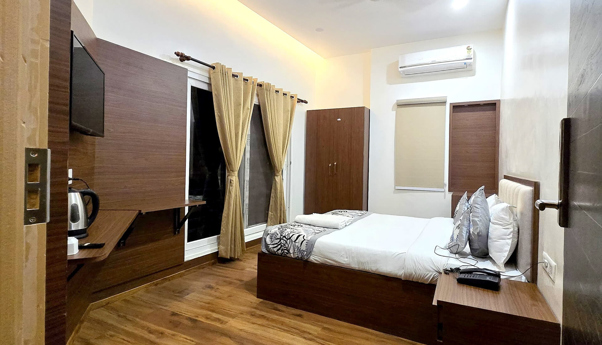 Super Deluxe Rooms || Rashmi Guest House